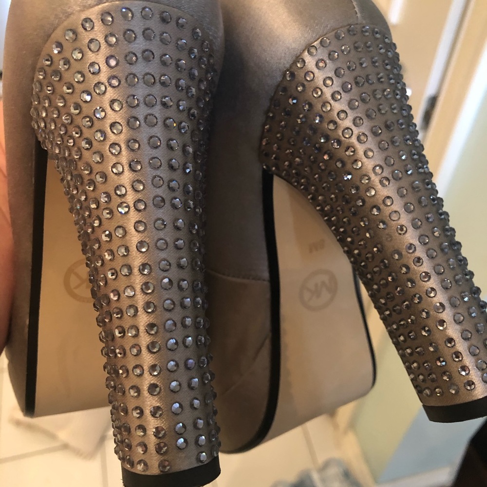 Michael Kors Nadia Rhinestone Pumps Size 8